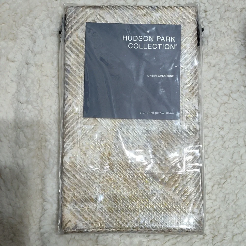 Hudson Park Collection Linear Sandstone Full/Queen Duvet & 2 Standard Shams